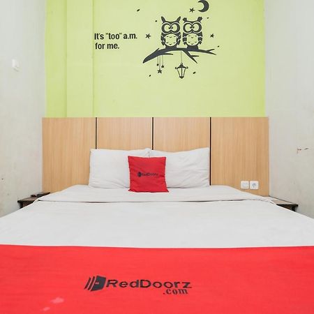 Hotel Reddoorz @ Darmo Surabaja Exteriér fotografie