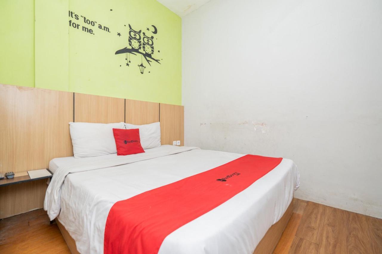Hotel Reddoorz @ Darmo Surabaja Exteriér fotografie